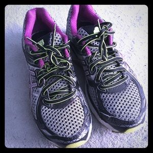 Women’s Asics Sneakers; Size 8